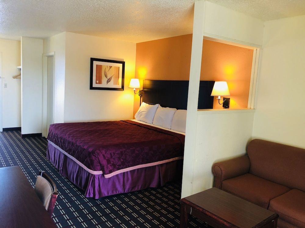 Executive Inn & Suites 2