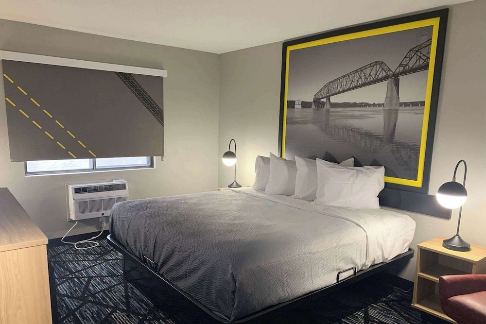 Super 8 by Wyndham Kirksville-University Area 2 estrelas em Kirksville