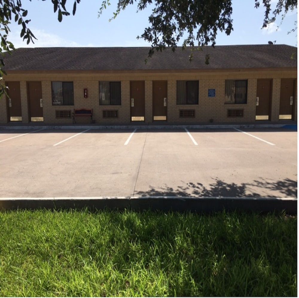 Executive Inn Hebbronville 2