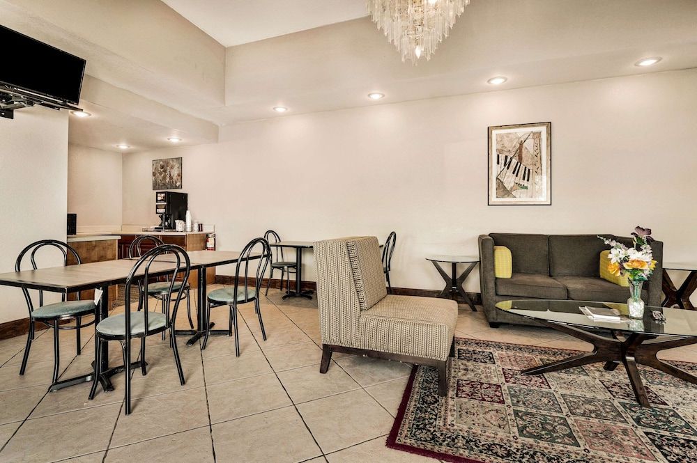 Rodeway Inn Sandersville 2