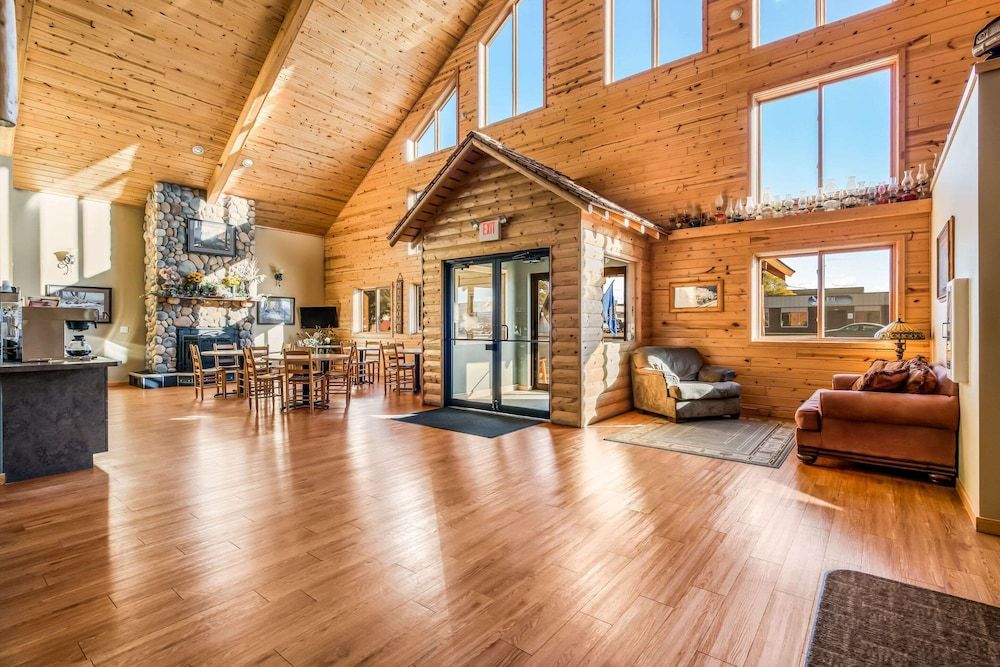 Econo Lodge Rice Lake 3