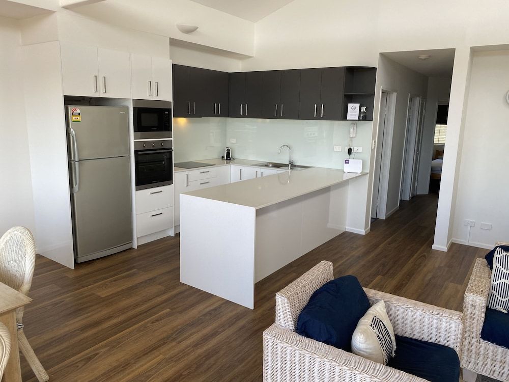 Aqua Promenade Beachfront Apartments 2