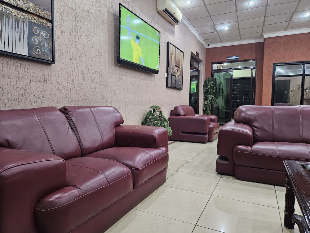 Bridgeview Hotel & Conference Centre 3