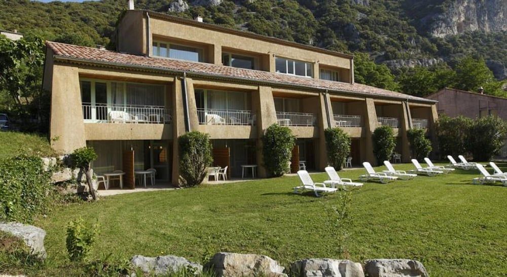 Vacancéole - Le Domaine de Chames -1 estrellas en Vallon-Pont-dʼArc
