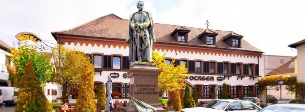 Hotel Restaurant Zum Goldenen Ochsen -1 estrelas em Maikammer