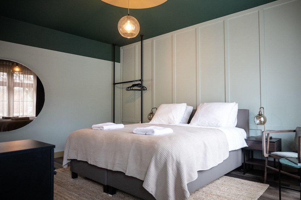 Mr. Lewis -1 estrelas em Overveen