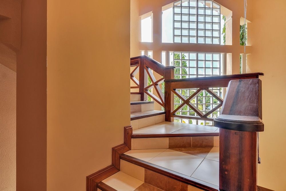 Mandela Court Grenada 2