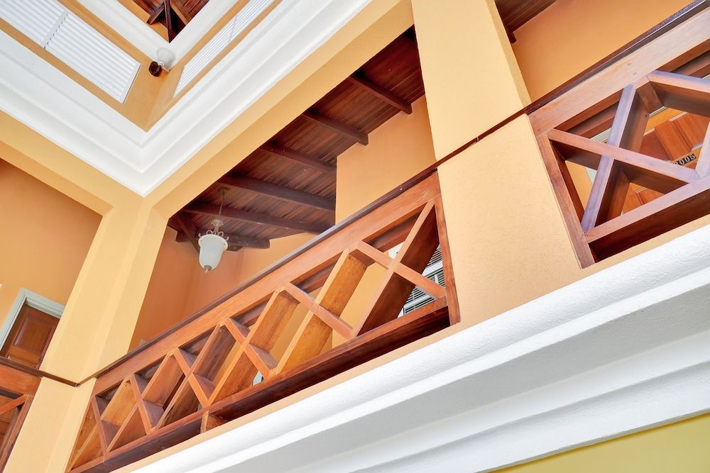 Mandela Court Grenada 3