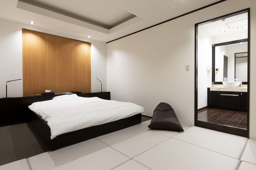 The Manga Hotel Togo 3