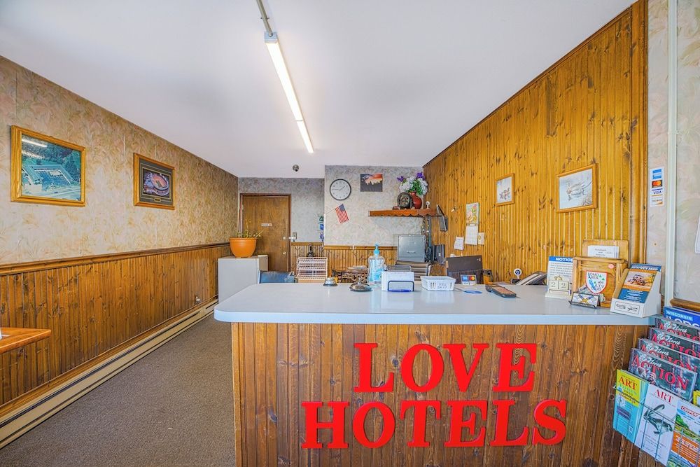 Love Hotels Tomahawk by OYO at Lake Mohawksin WI 3