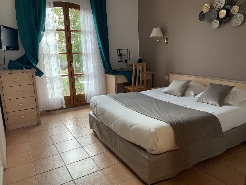Logis Hotel Le Mas De Mon Pere 3 estrellas en Saint-Jean-le-Centenier