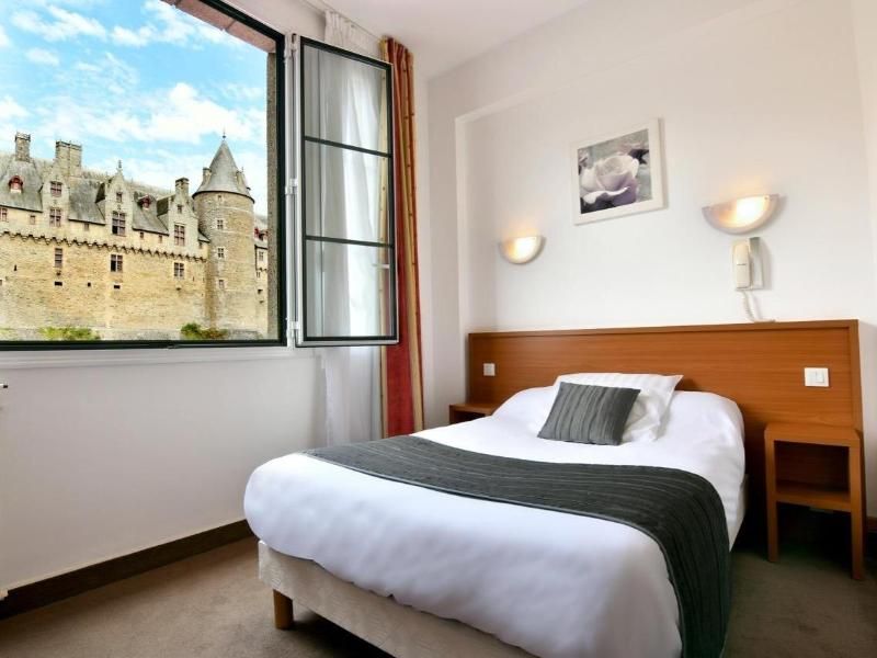 Logis Hotel du Chateau 3