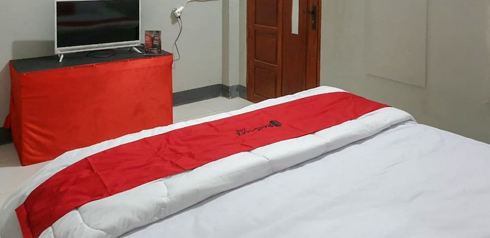 Formerly RedDoorz@ Hotel Yaki Mamuju 2