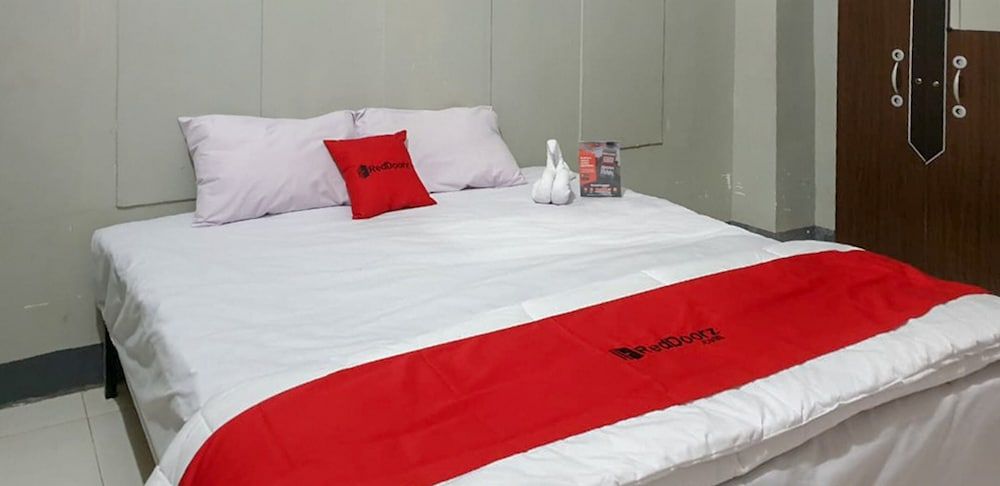 Formerly RedDoorz@ Hotel Yaki Mamuju 2 estrelas em Rimuku