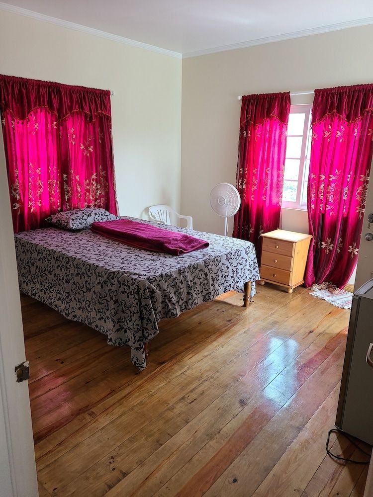 Jay's Guest House II -1 estrellas en Epping Farm