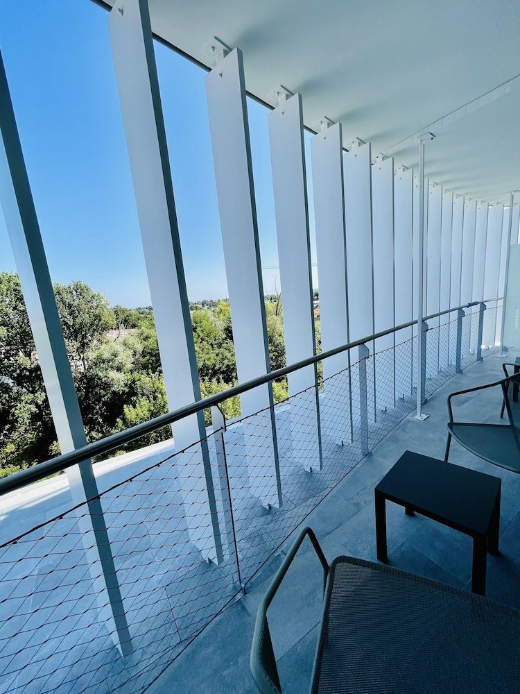 Golden Tulip Lyon Ouest Techlid - Hotel & Spa 3