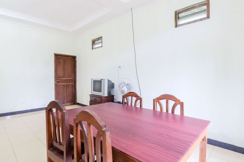 Rock Garden Homestay & Resto by ZUZU 3