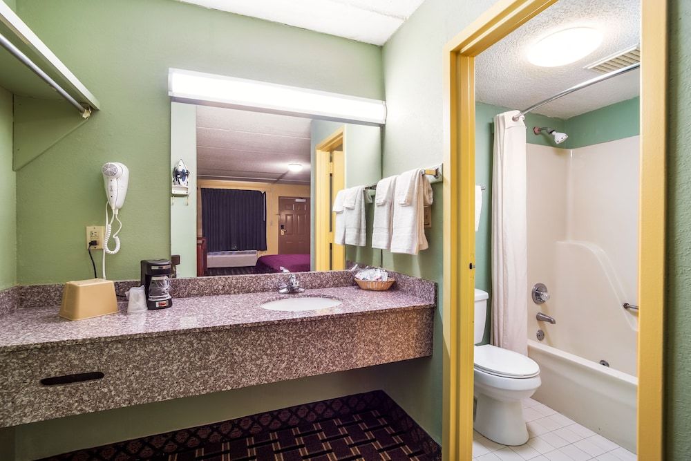 Rodeway Inn Greenwood 3