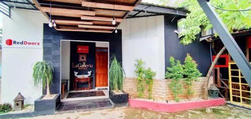 RedDoorz Plus near Alun Alun Sumenep 3