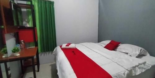 RedDoorz Plus near Alun Alun Sumenep 2 estrellas en Sumenep