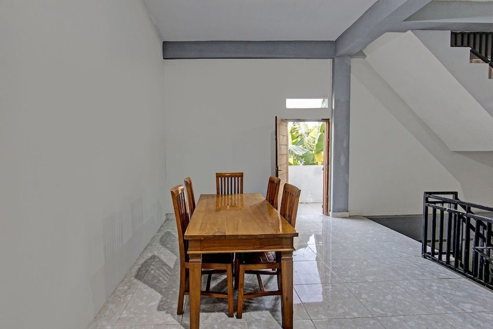 OYO 91210 Hotel J3 2