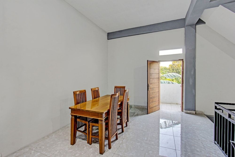 OYO 91210 Hotel J3 3