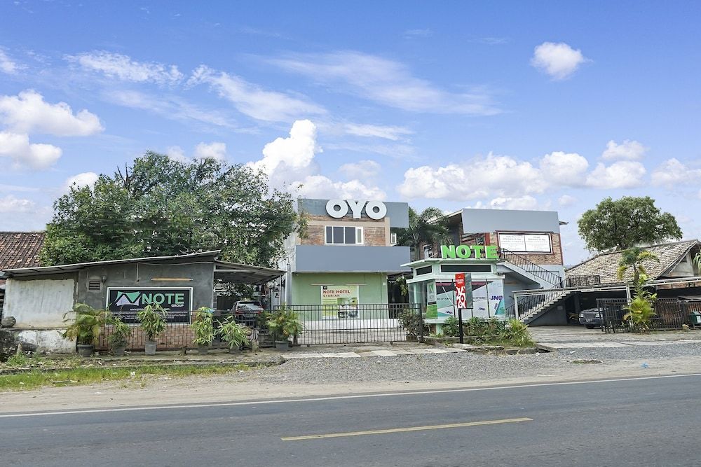 OYO 91027 Note Hotel Syariah 2 estrelas em Alai