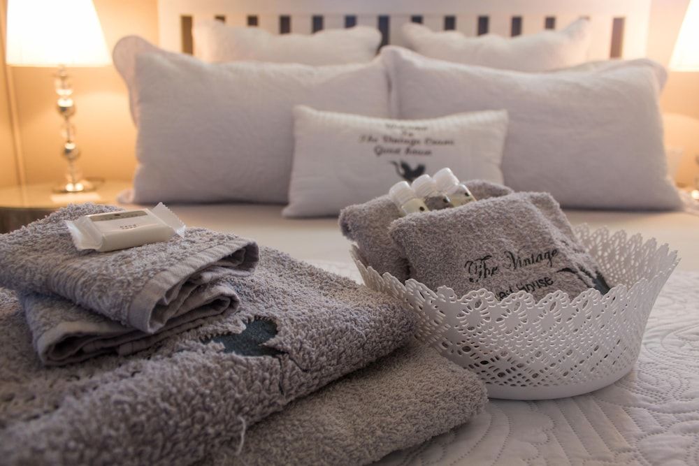 The Vintage Crane Guesthouse 2