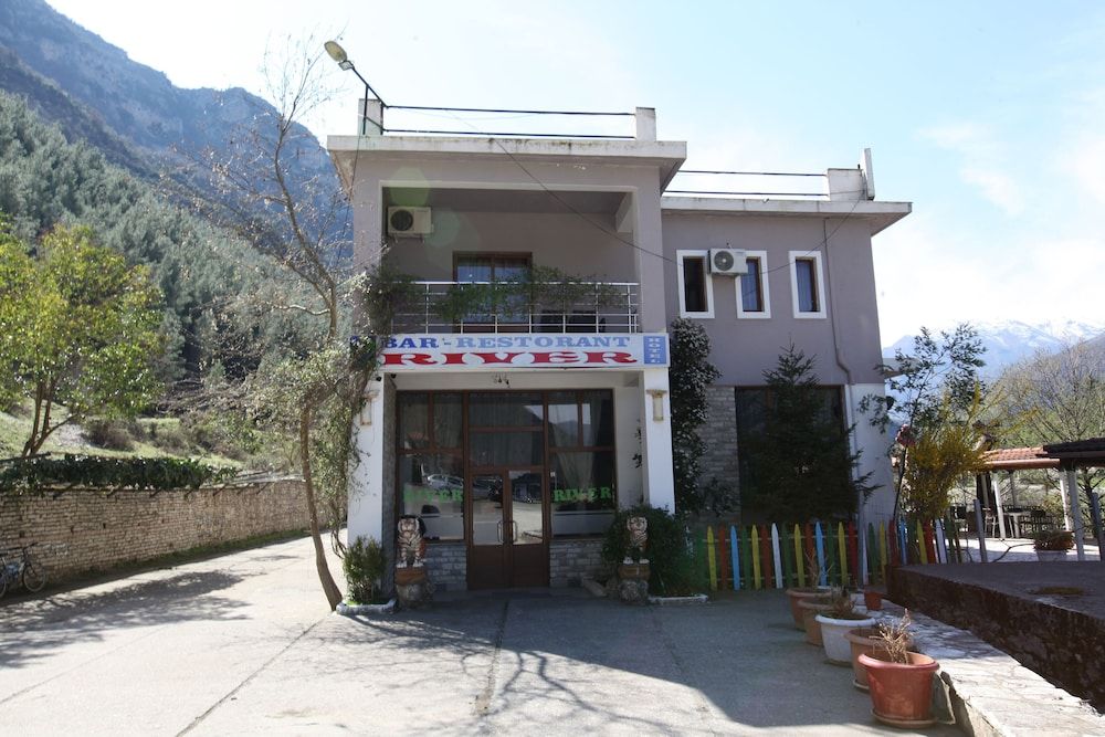 The River Hotel 3 estrellas en Këlcyrë