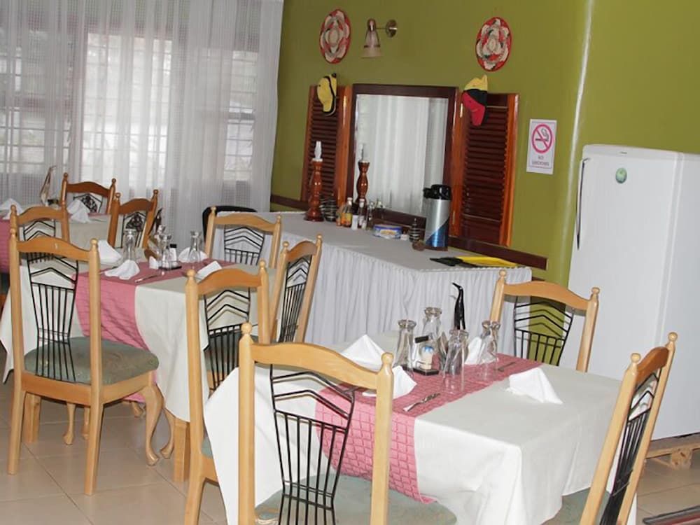 J Residence Motel Entebbe -1 estrellas en Entebbe
