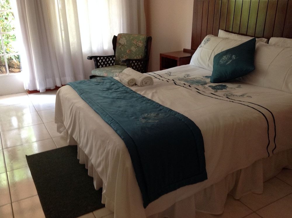 Lynn's Guest House 3