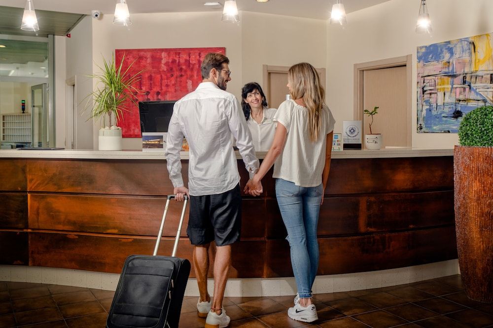 Motel Hotel Piranha 3