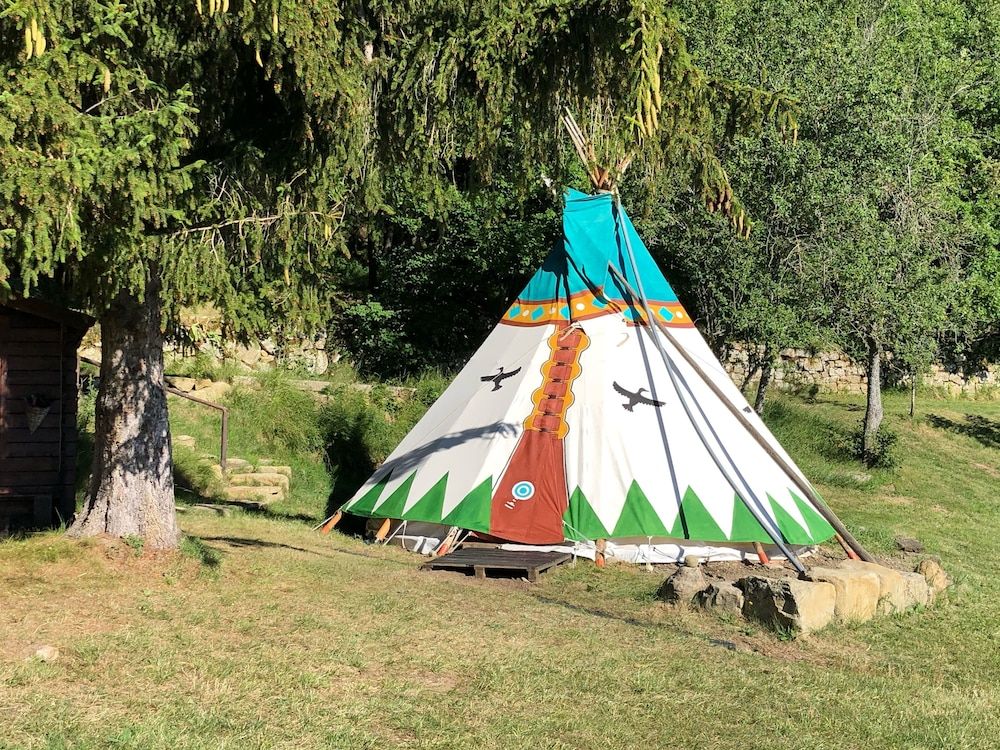 Weekend en Provence Hébergement Insolite -1 étoiles à Comps