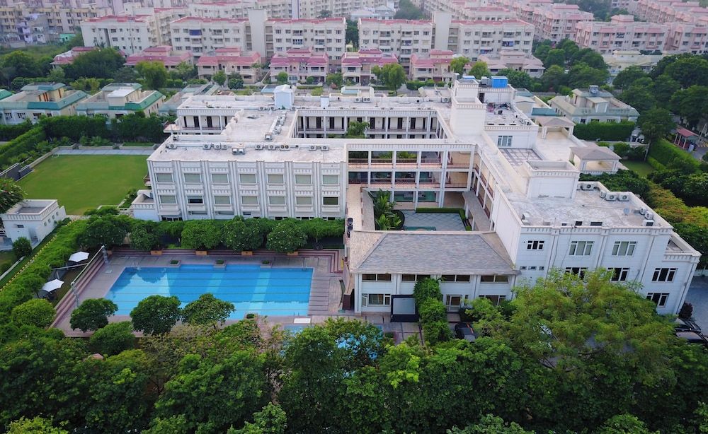 TreeHouse Hotel Club & Spa 4 estrelas em Dhāruhera