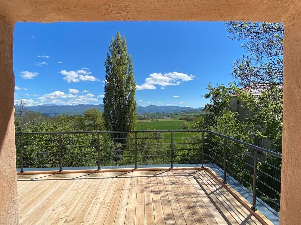 La Petite Maison Basse Corr√©o -1 estrelas em Le Burety