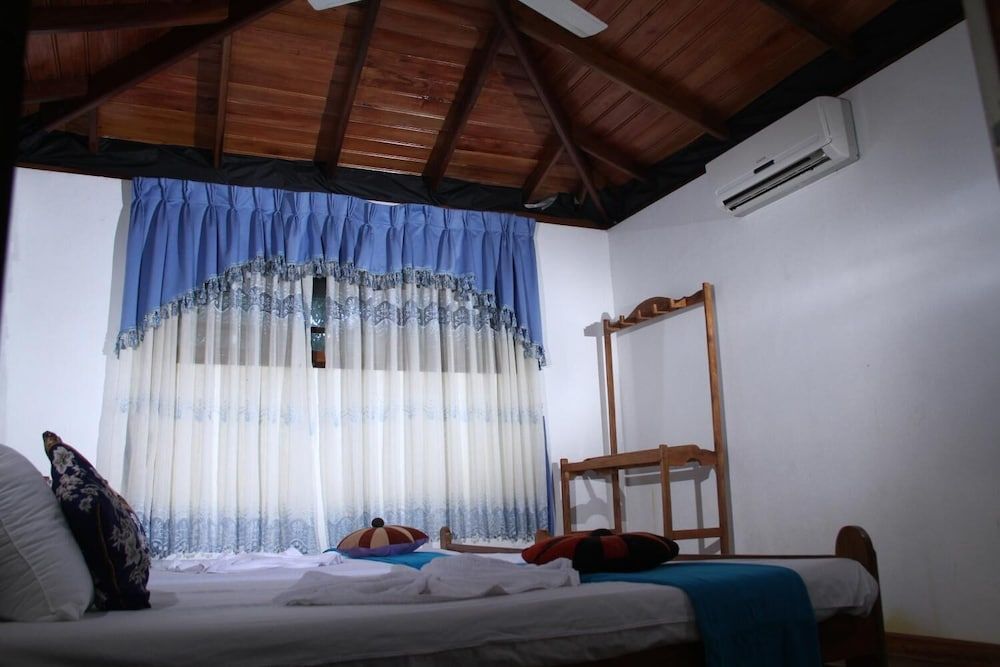 L.L.Tourist Inn & Safari jeeps 2