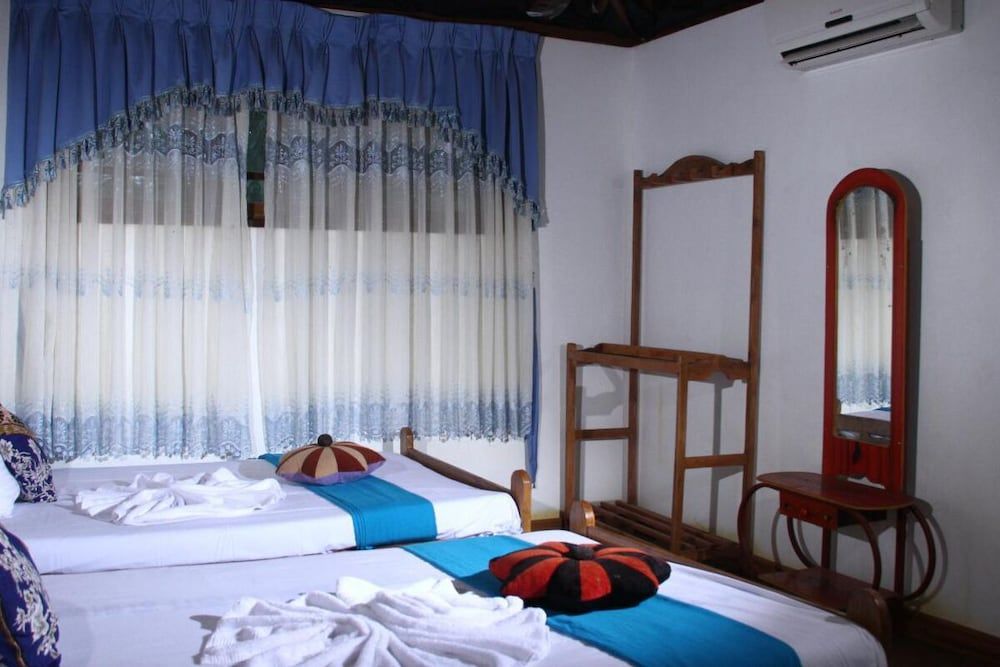 L.L.Tourist Inn & Safari jeeps 3