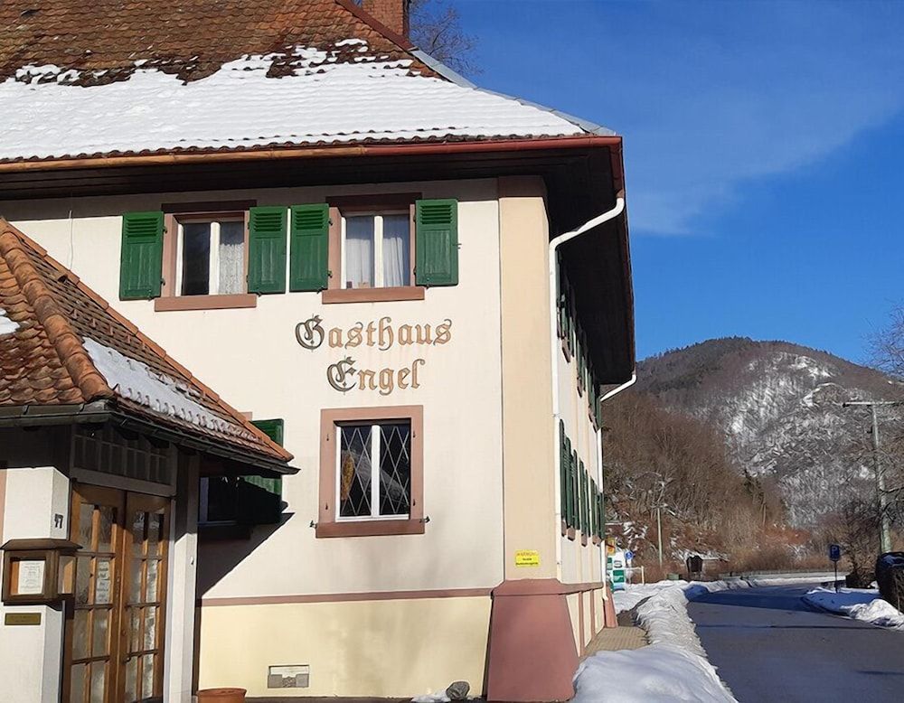 Haus Barnabas im Engel - Gasthaus Engel -1 estrelas em Utzenfeld