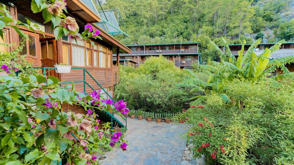 Turkmen Tree Houses -1 estrellas en Olimpos