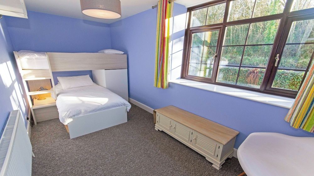 Streamways Nr Croyde 6 Bedroom, Sleeps 12-16, Hot 2