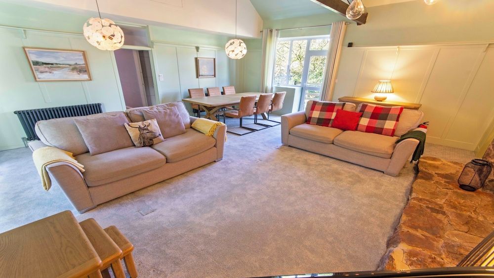 Streamways Nr Croyde 6 Bedroom, Sleeps 12-16, Hot 3