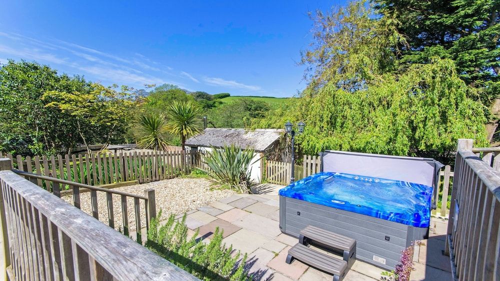 Streamways Nr Croyde 6 Bedroom, Sleeps 12-16, Hot -1 estrelas em Croyde