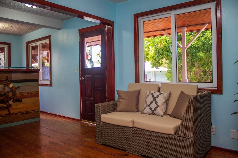 Hotel and Dive Center Roatan Yacht Club 2