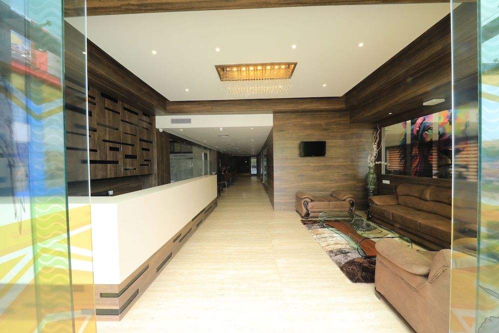 The Byke Suraj Club 3 estrelas em Junagadh