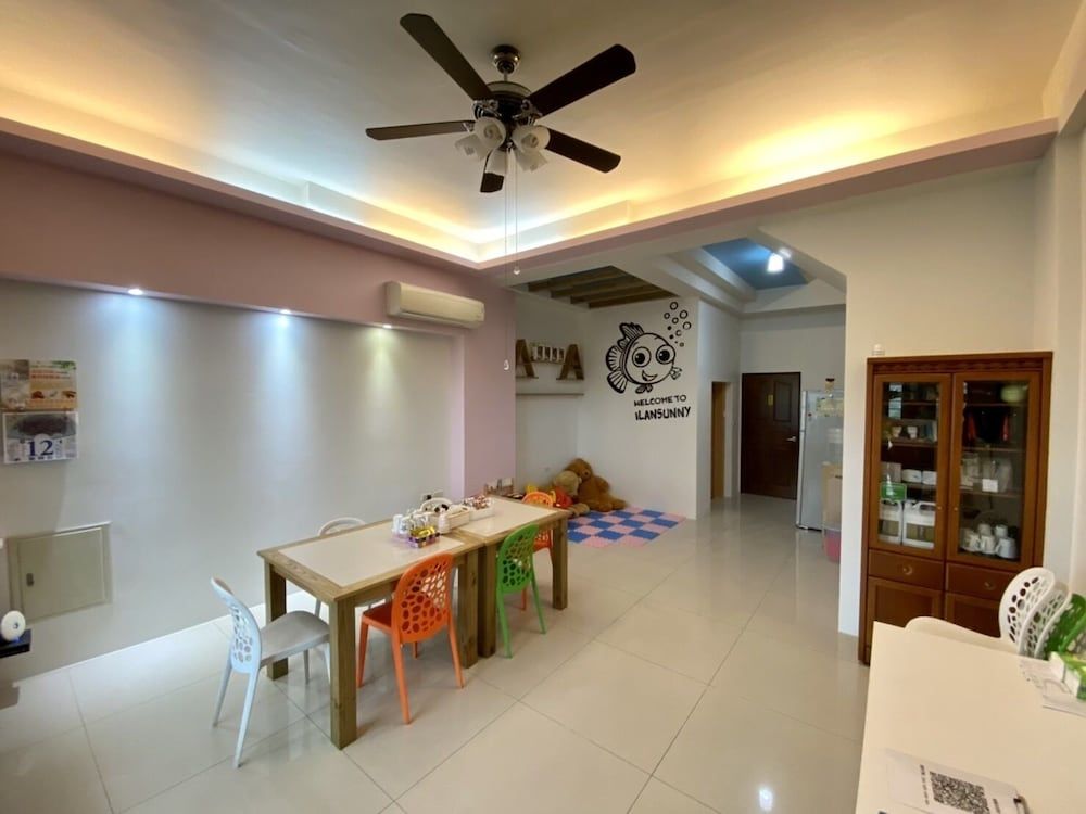 Sunny Bed and Breakfast 2