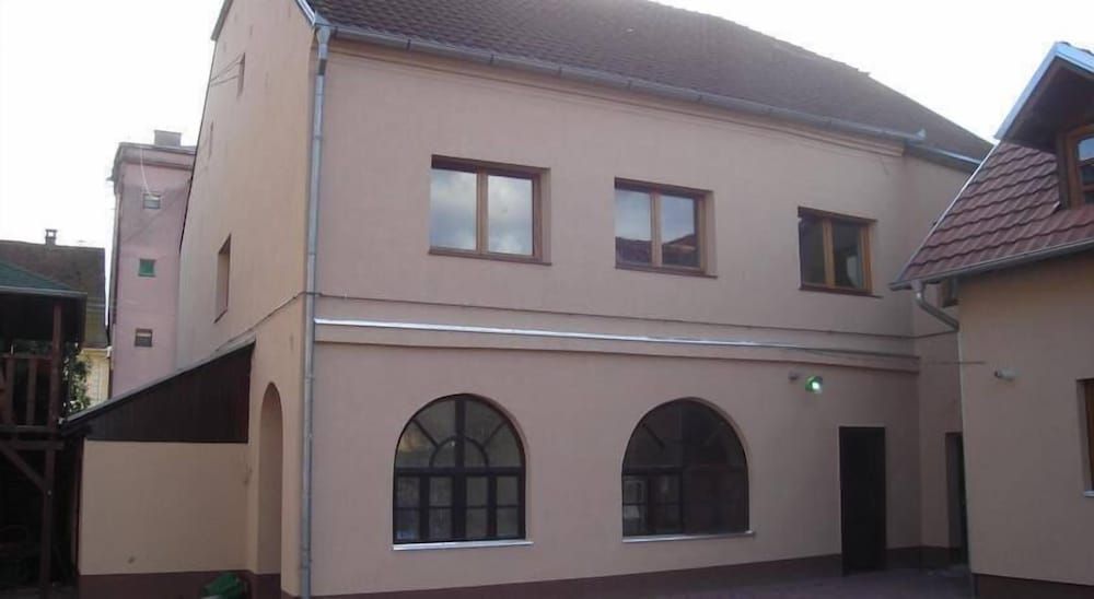 Rooms Milin Lagum -1 estrelas em Irig