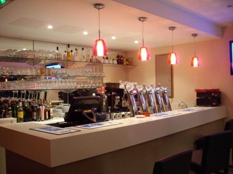 Logis Le Carnot Hotel 2