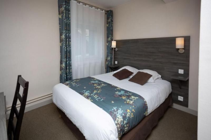 Logis Le Carnot Hotel 3