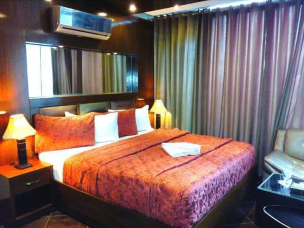 Bling Hotel International -1 estrelas em Multan