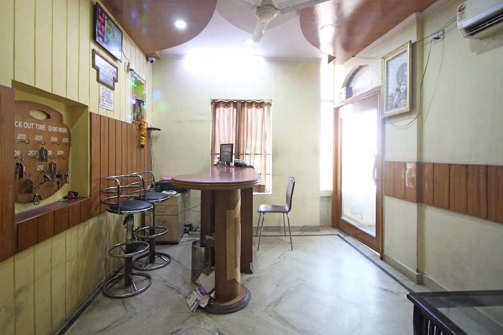 OYO 7147 Hotel Madhur Regency 3